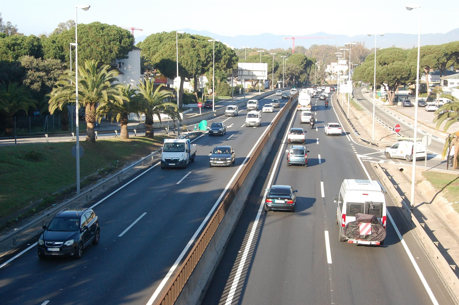 La Autovía del Mediterráneo a la altura de Elviria. La Autovía del Mediterráneo a la altura de Elviria.