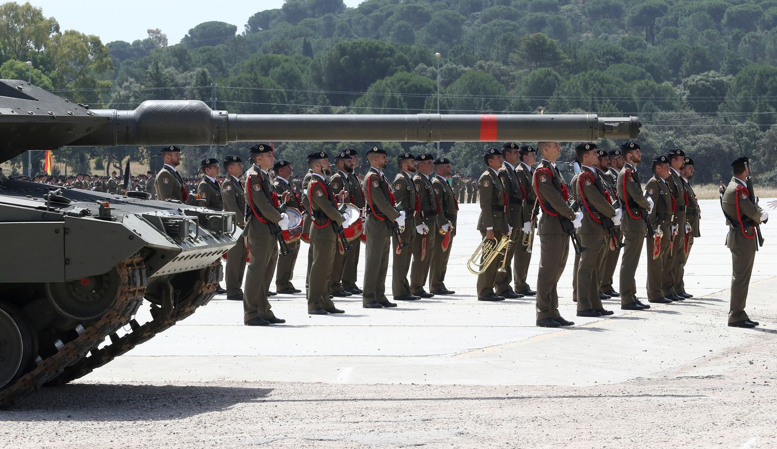 Parada militar en la base de Cerro Muriano.