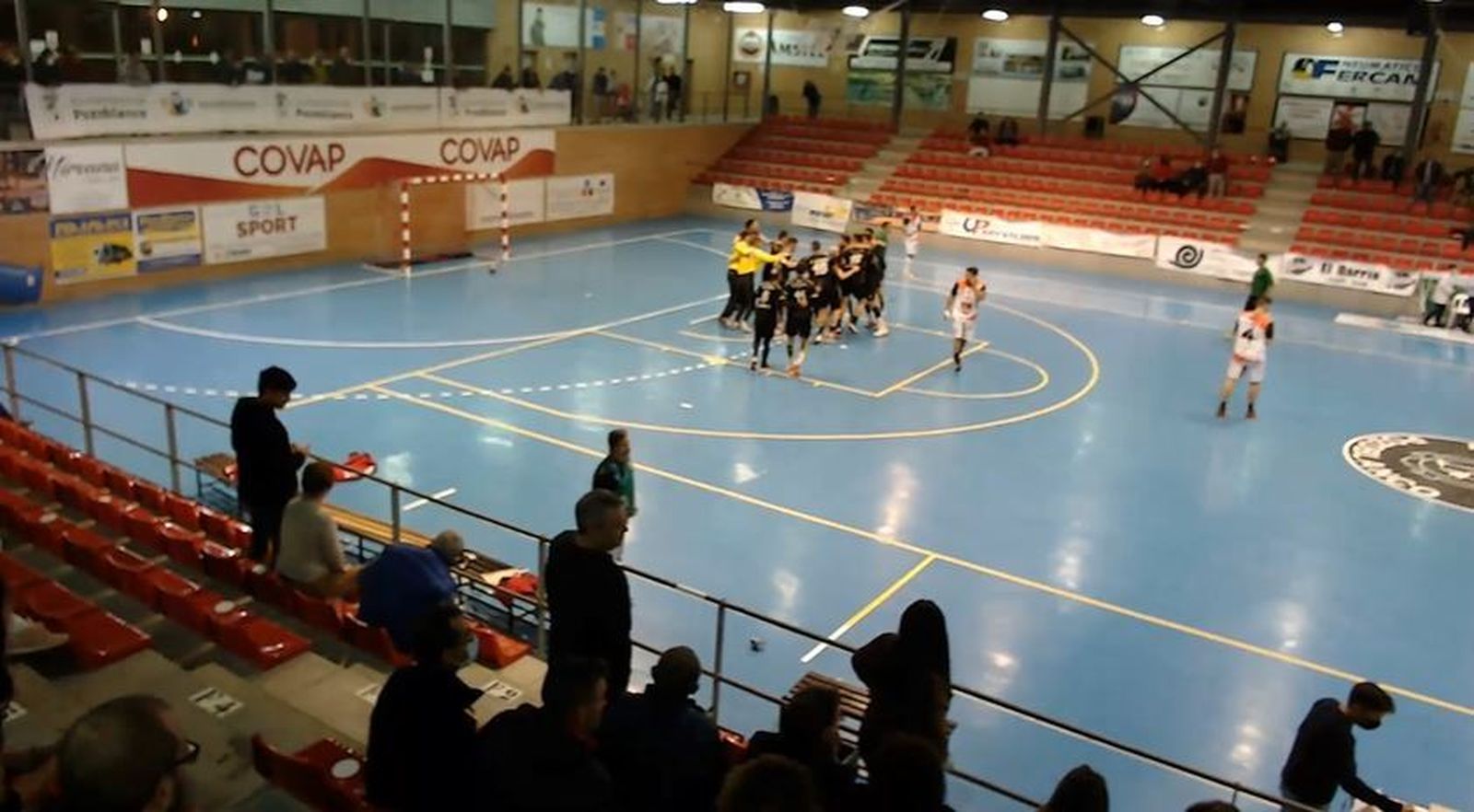 El Ciudad de Algeciras celebra su victoria en Pozoblanco.