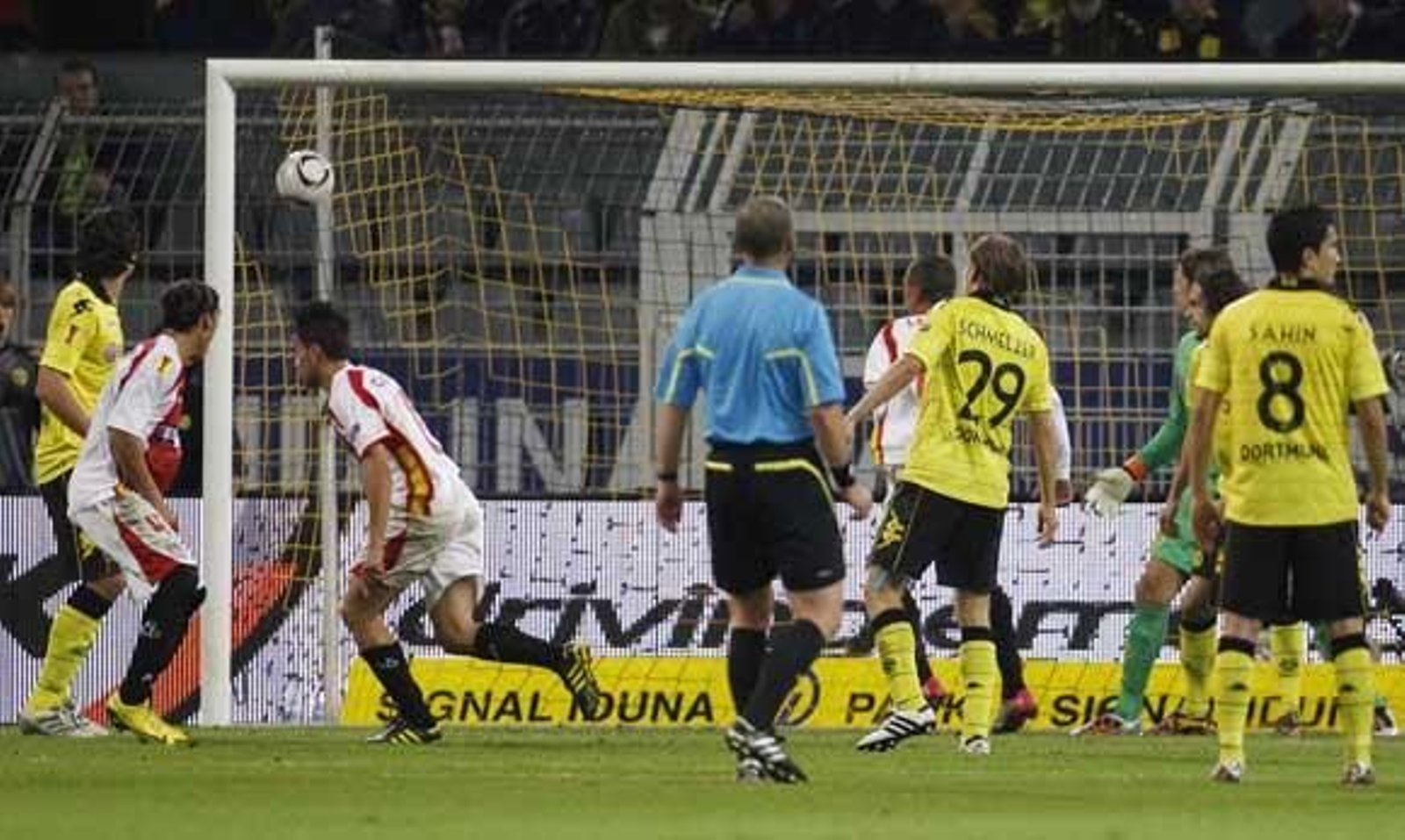 Manzano cae de pie (0-1)