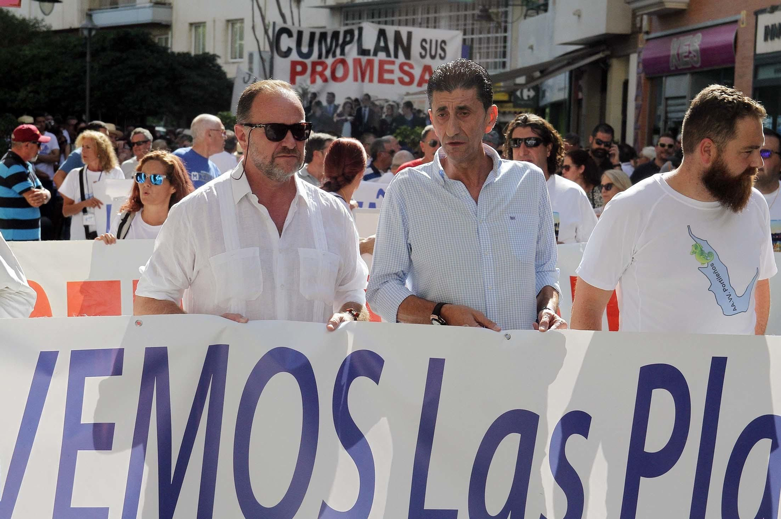 Imágenes de la manifestación "Salvemos las Playas de Huelva"