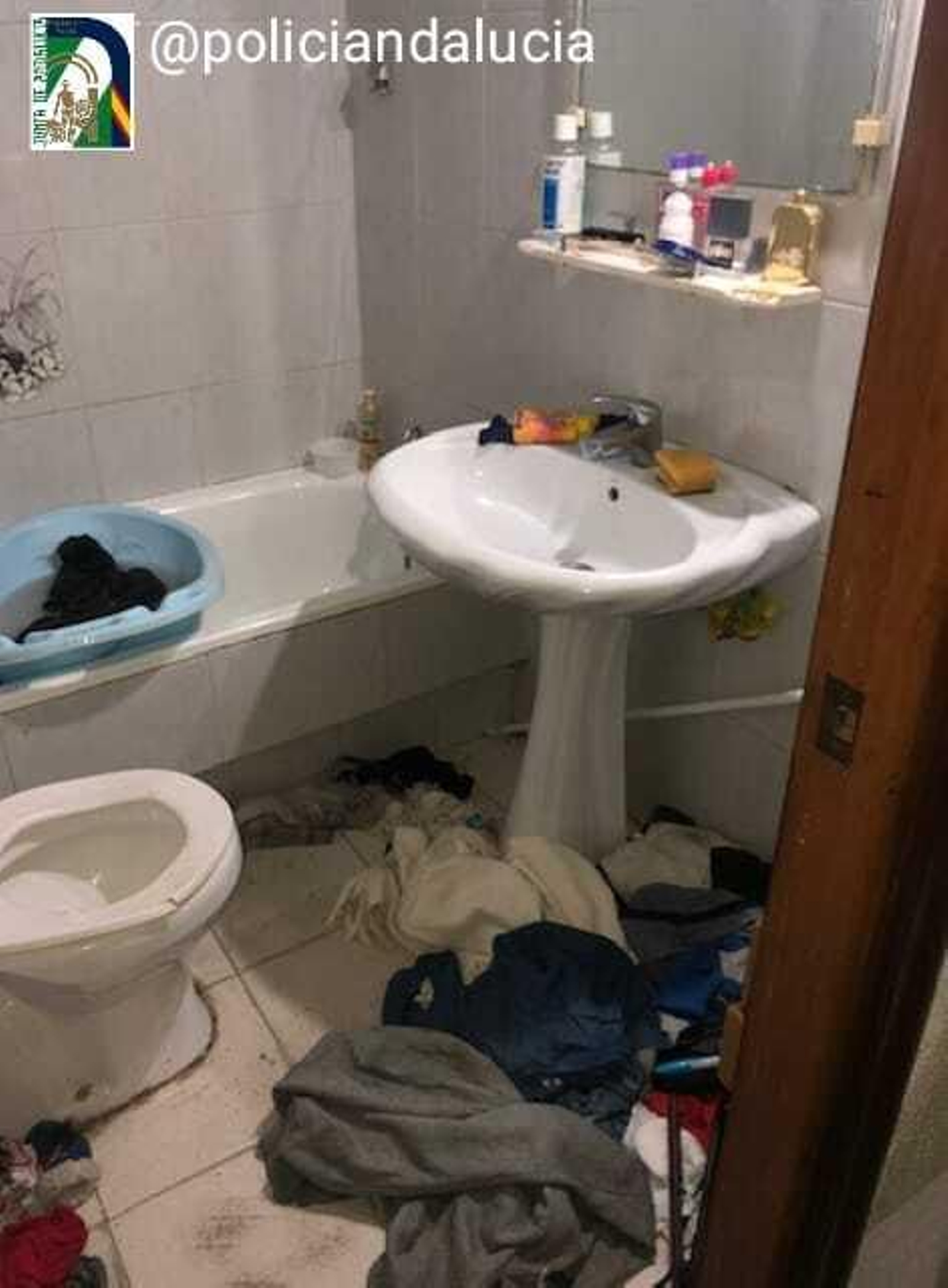 Imagen de la casa de los padres detenidos por abandono de su bebé en Sevilla.