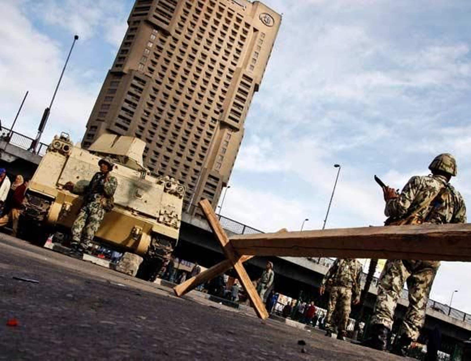 Miles de presos escapan de distintas cárceles en Egipto