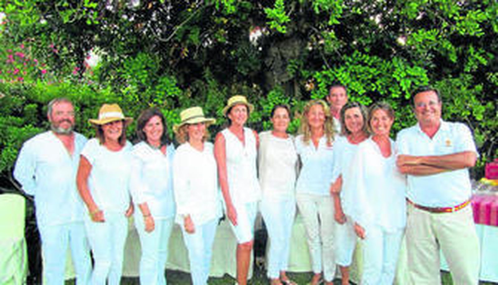 Willy Rebuelta, Carla López de Carrizosa, Pepa Garrucho, Almudena Domecq, Carmen Barbadillo, Macarena Guardiola, Marta Muñoz-Rojas, Beatriz León, Juan Reyna, Susi Romero y Alfonso Pérez-Barbadillo, entre los participantes en el torneo.