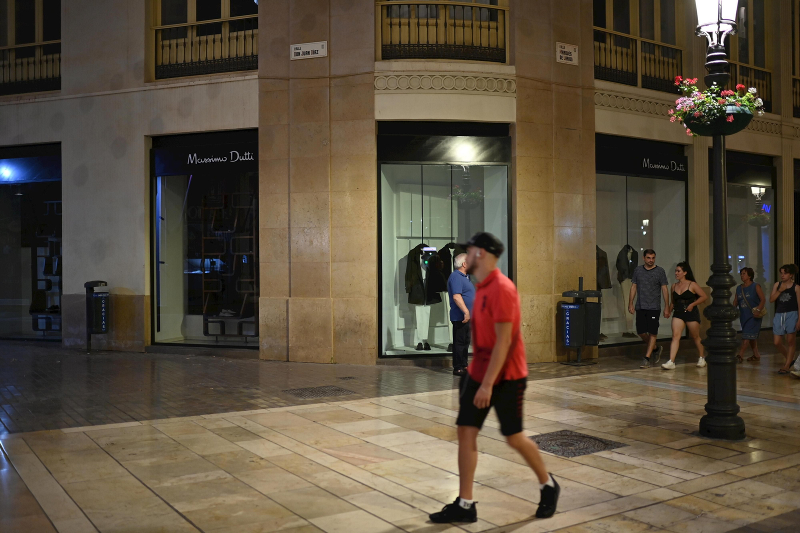 La Málaga apagada: Fotos de la penumbra por el Plan de Ahorro Energético