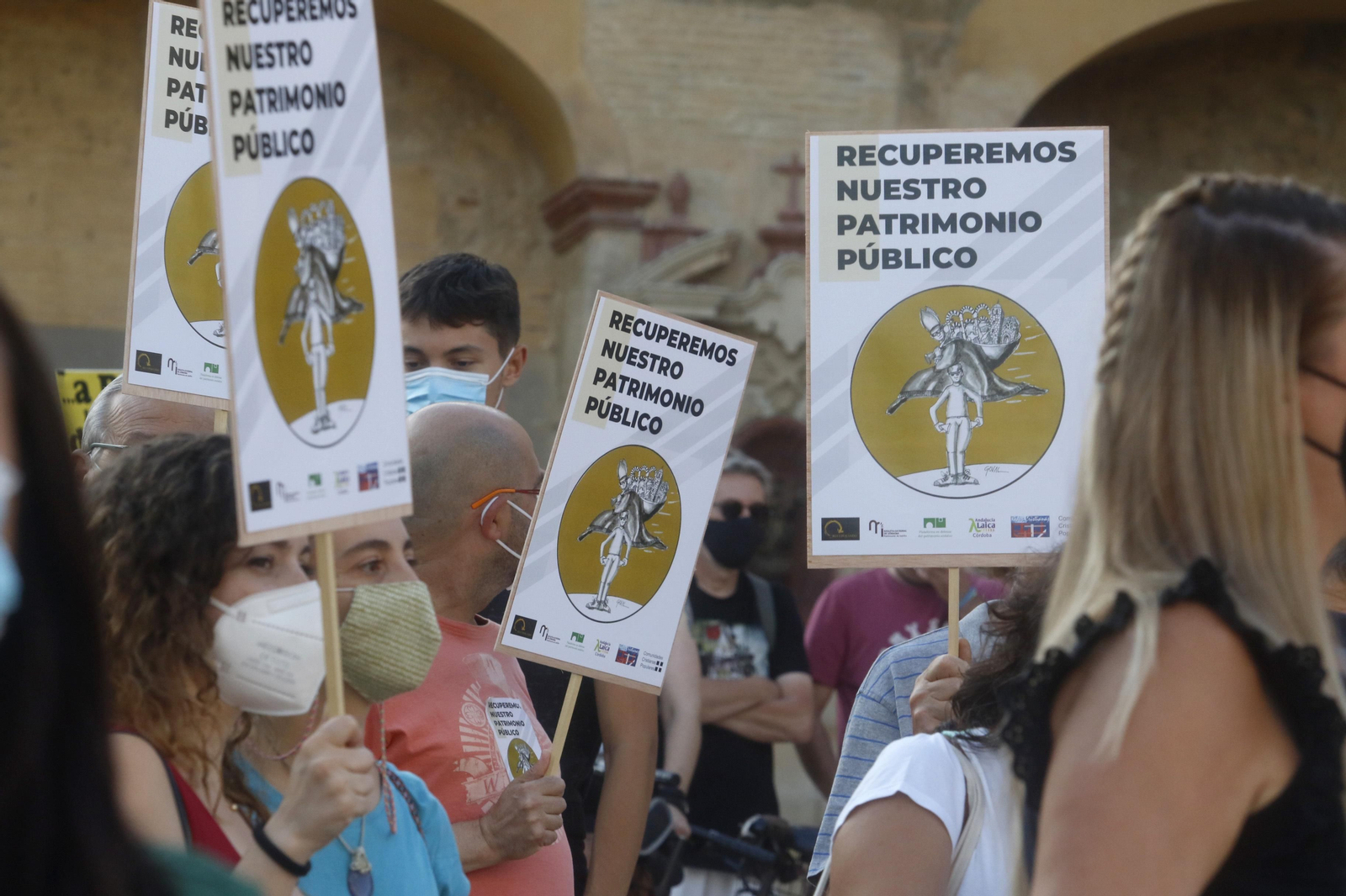 La protesta contra las inmatriculaciones de la Iglesia en Córdoba, en fotografías