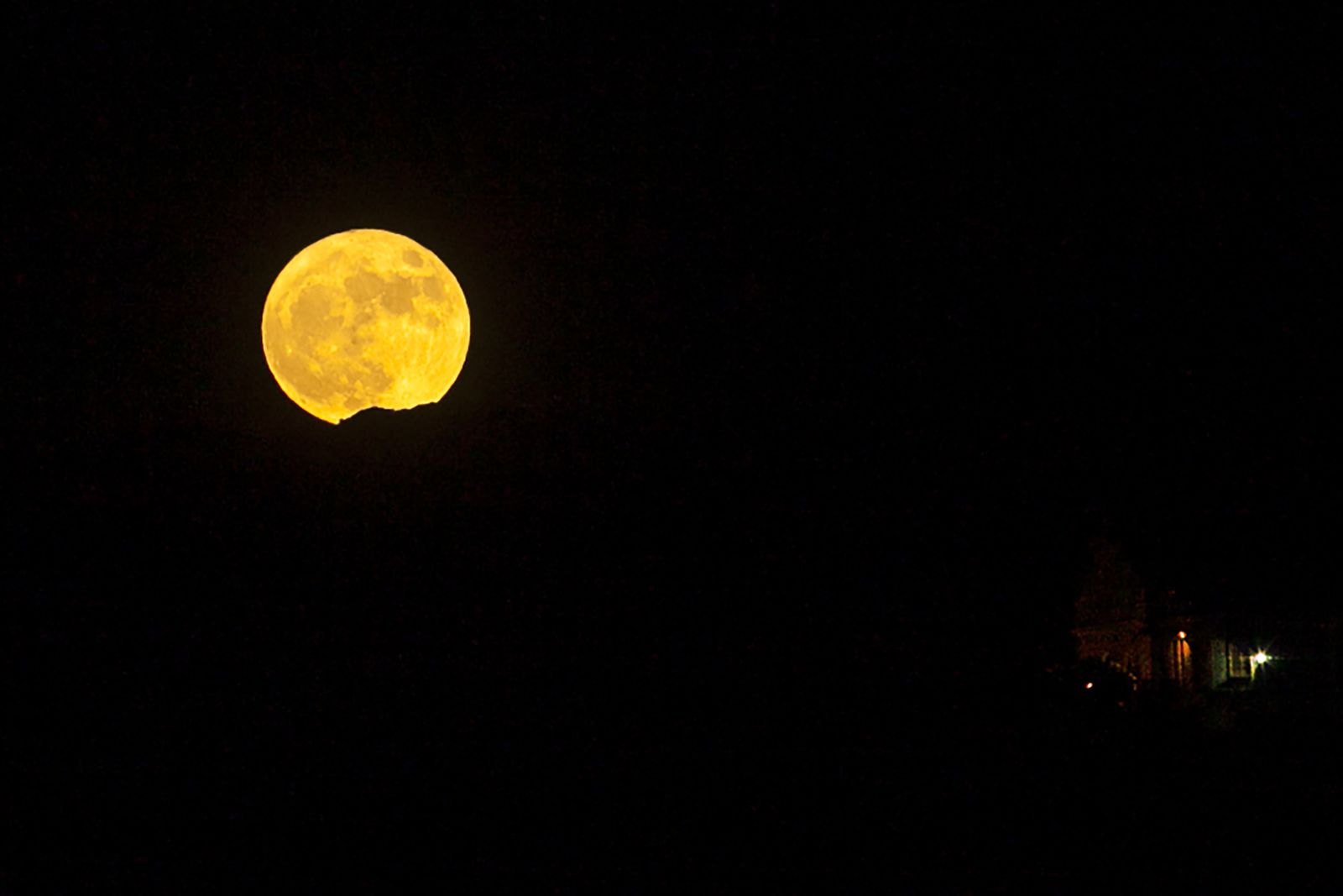 Imágenes de la superluna en Málaga