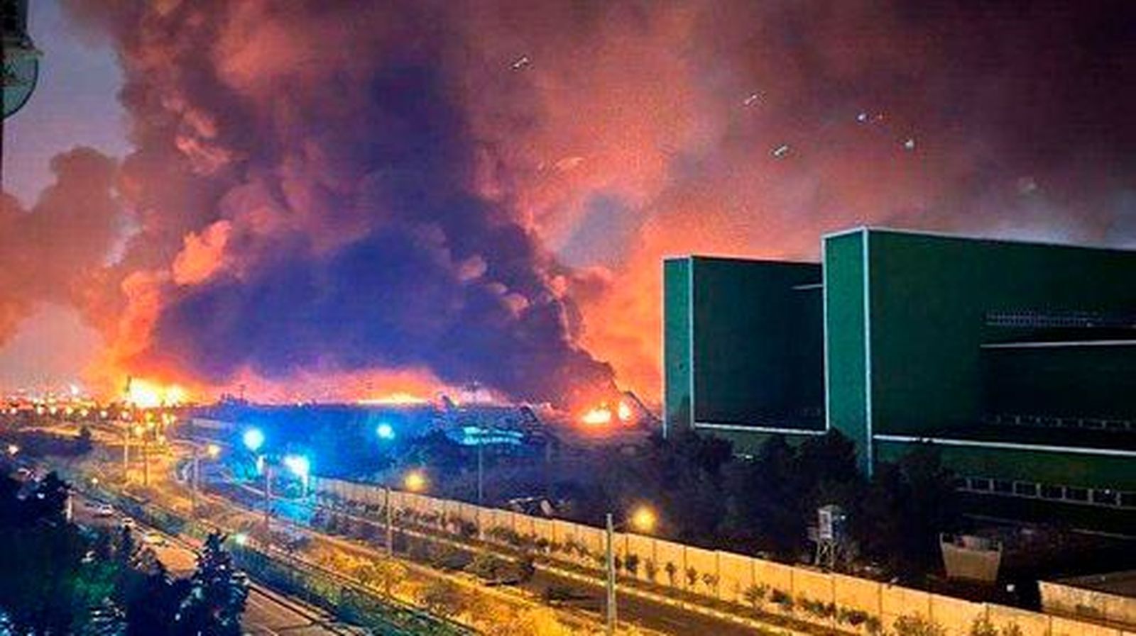 El aeropuerto internacional de Teherán en llamas