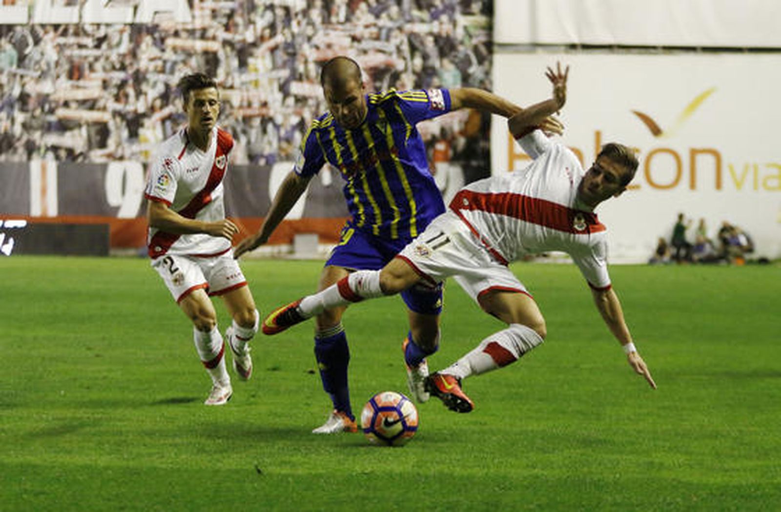 El Cádiz, sin intensidad ni ideas, ofrece una penosa imagen en Vallecas (3-0)

Foto: LOF