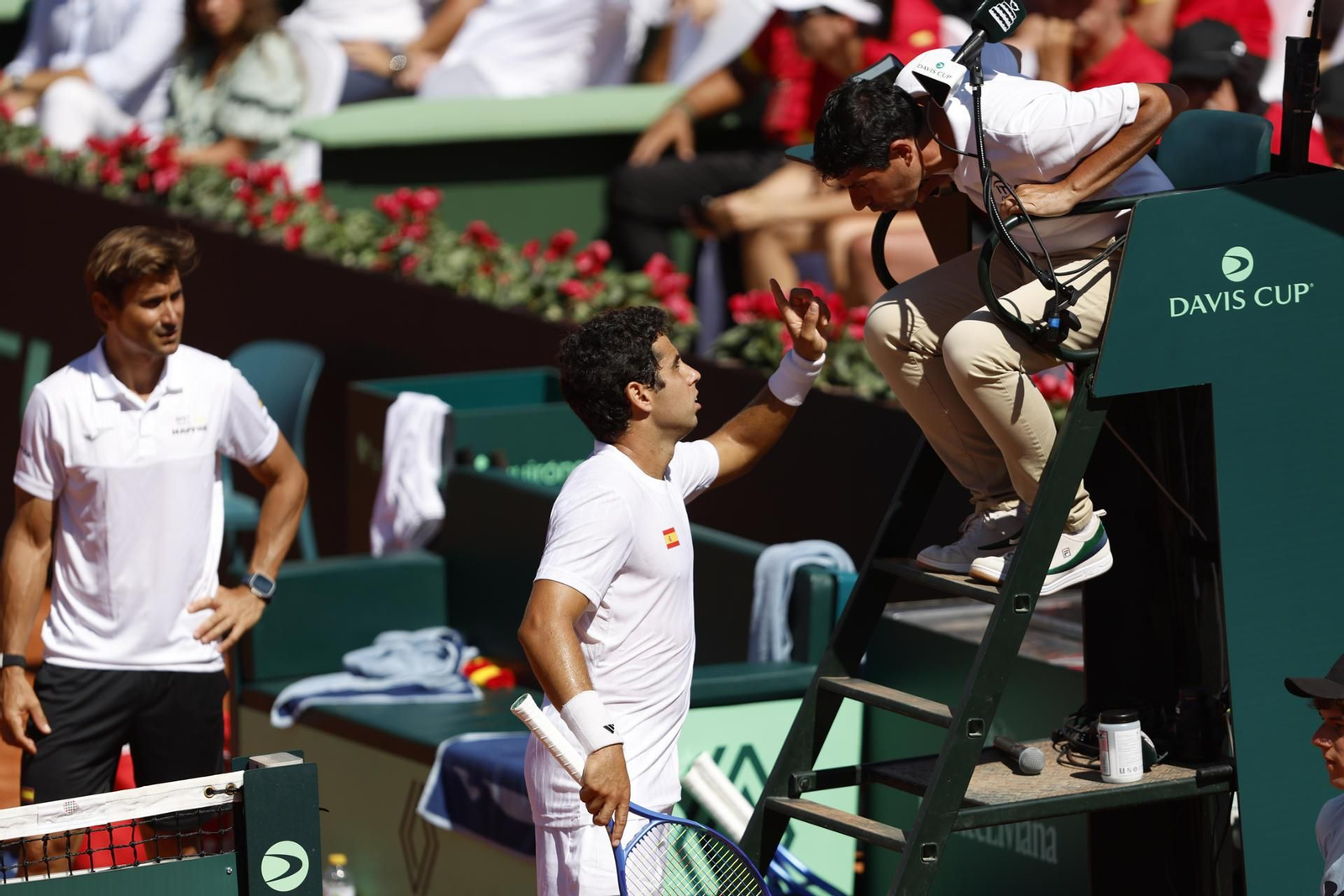 Pedro Martínez y Jaume Munar dan vida a España en la Copa Davis (1-6, 6-3 y 6-2)