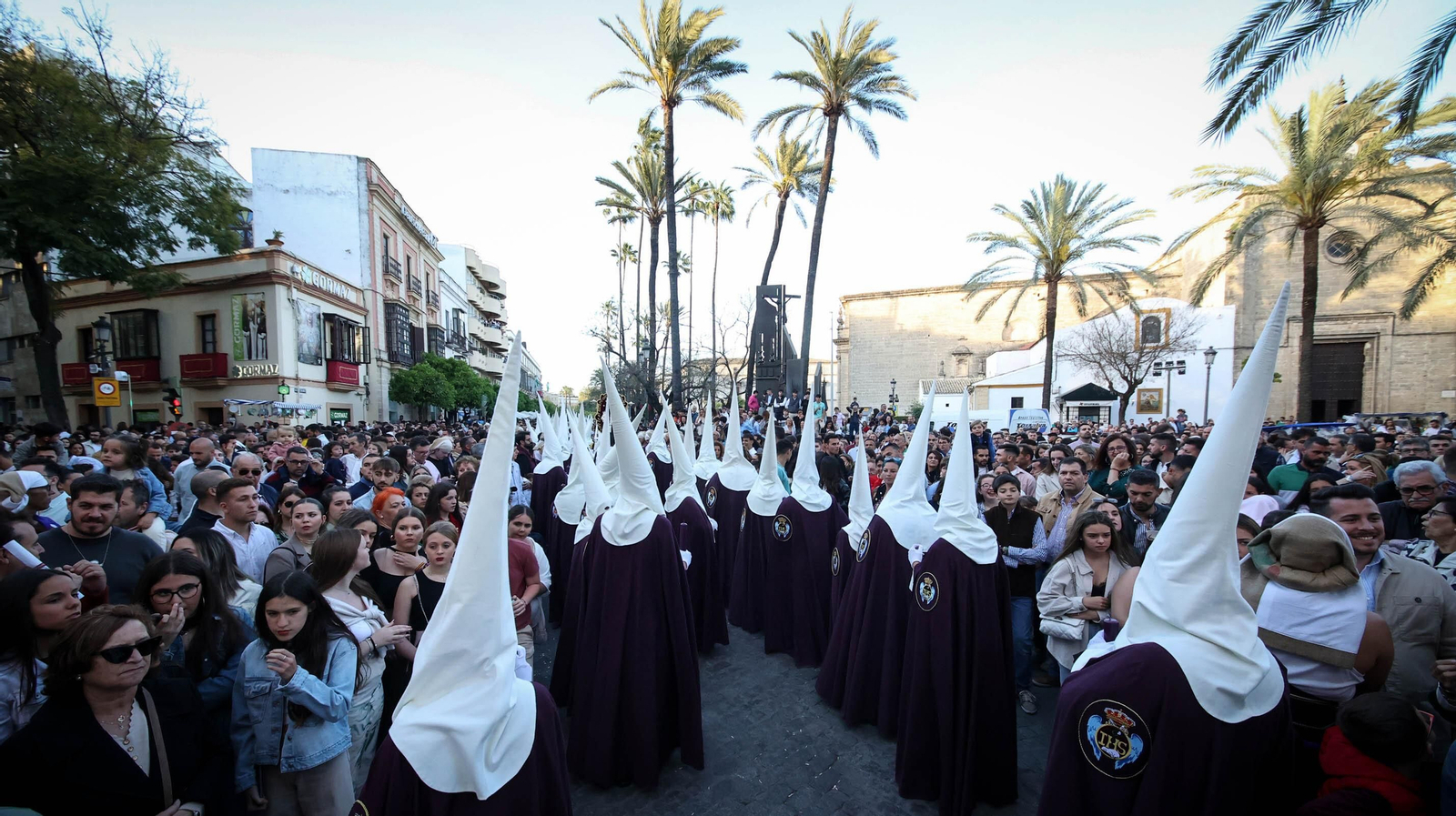 Las imágenes del Sábado de Pasión con la hermandad de la Entrega en Jerez