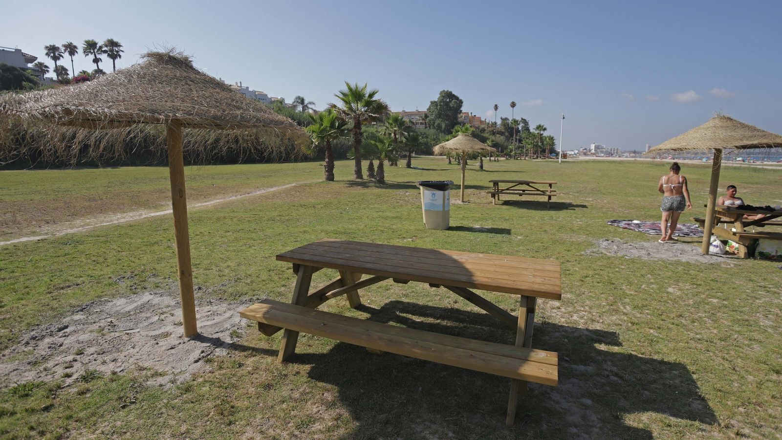 Fotos de la  la nueva zona de merendero y la playa canina en La Concha