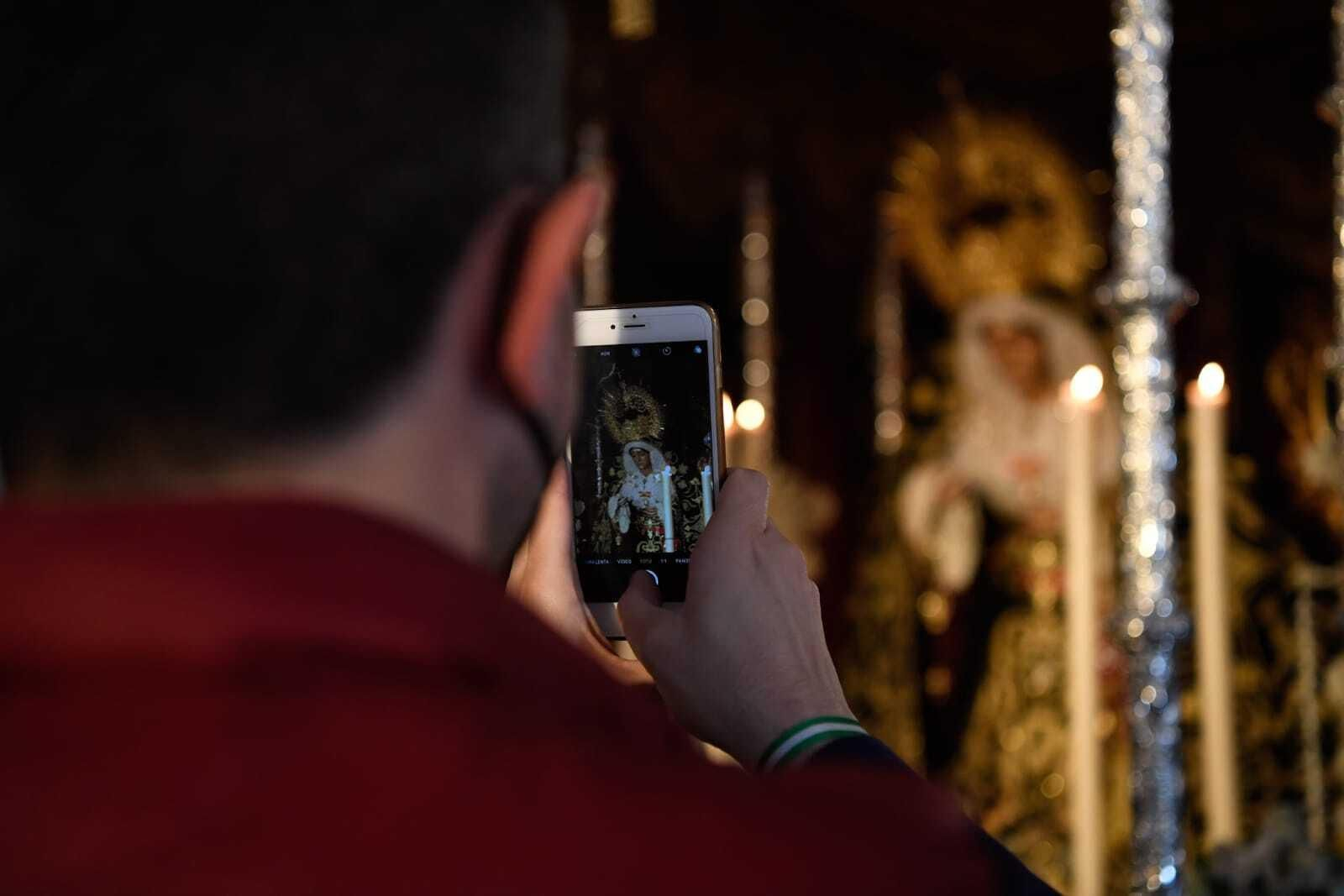 Veneración a los titulares de la hermandad de los Favores