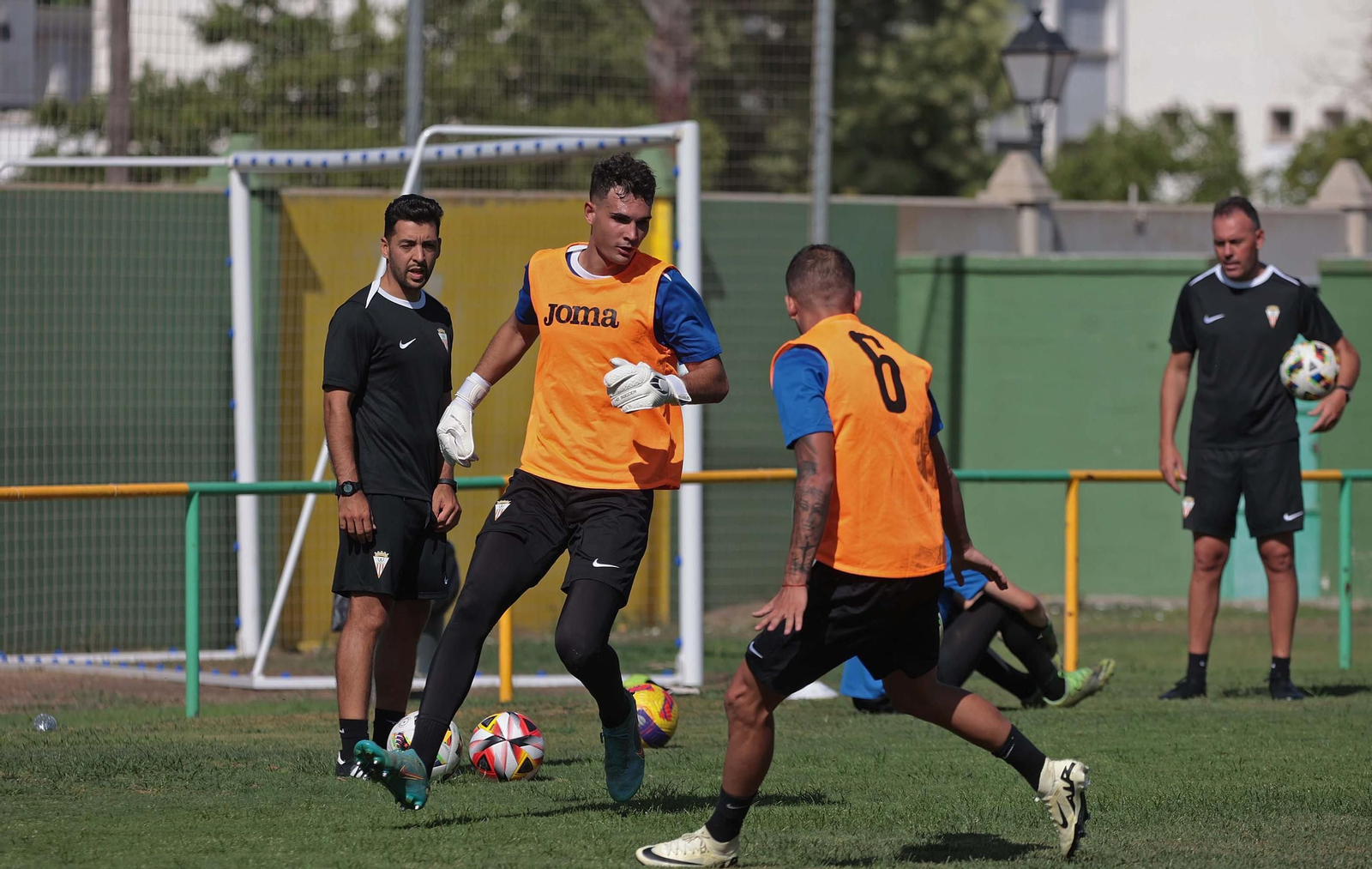 Fotos del primer entrenamiento del Algeciras CF de la pretemporada 2024/2025 en Los Barrios