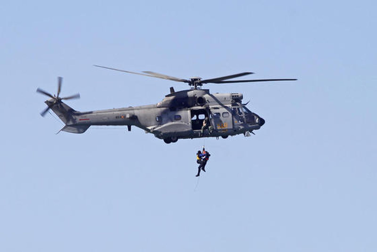 190.000 personas disfrutan del III Festival Aéreo en la playa de la Victoria. /Foto: Jesús Marín
