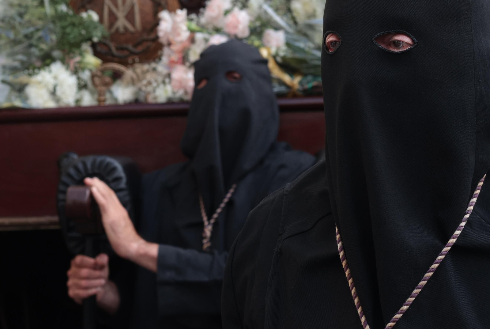 Imágenes de la Hermandad de Amor y Sacrificio en el Lunes Santo de Jerez 2025