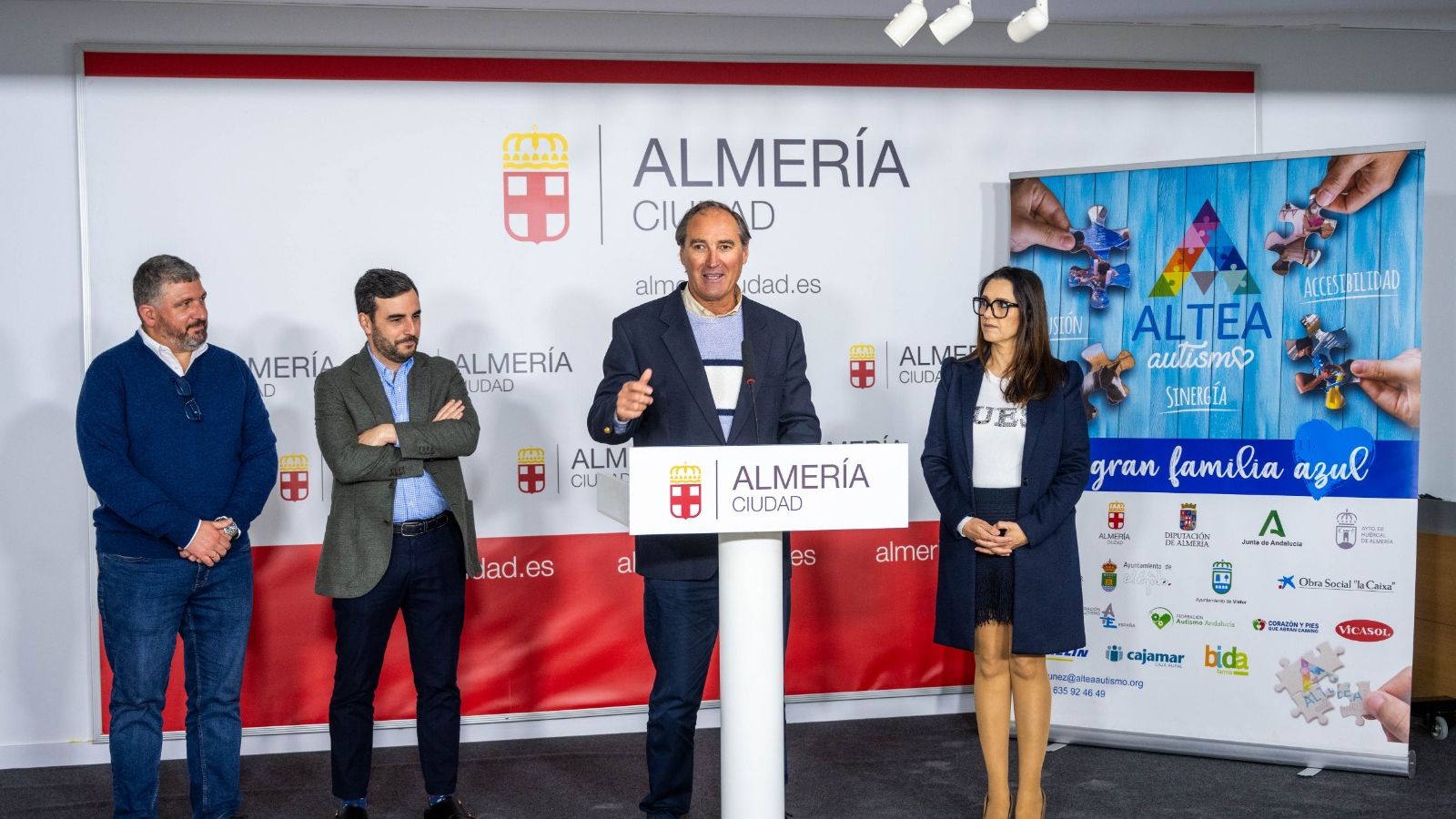 El concejal de Deportes, Antonio Casimiro, durante su intervención en la presentación de la prueba.