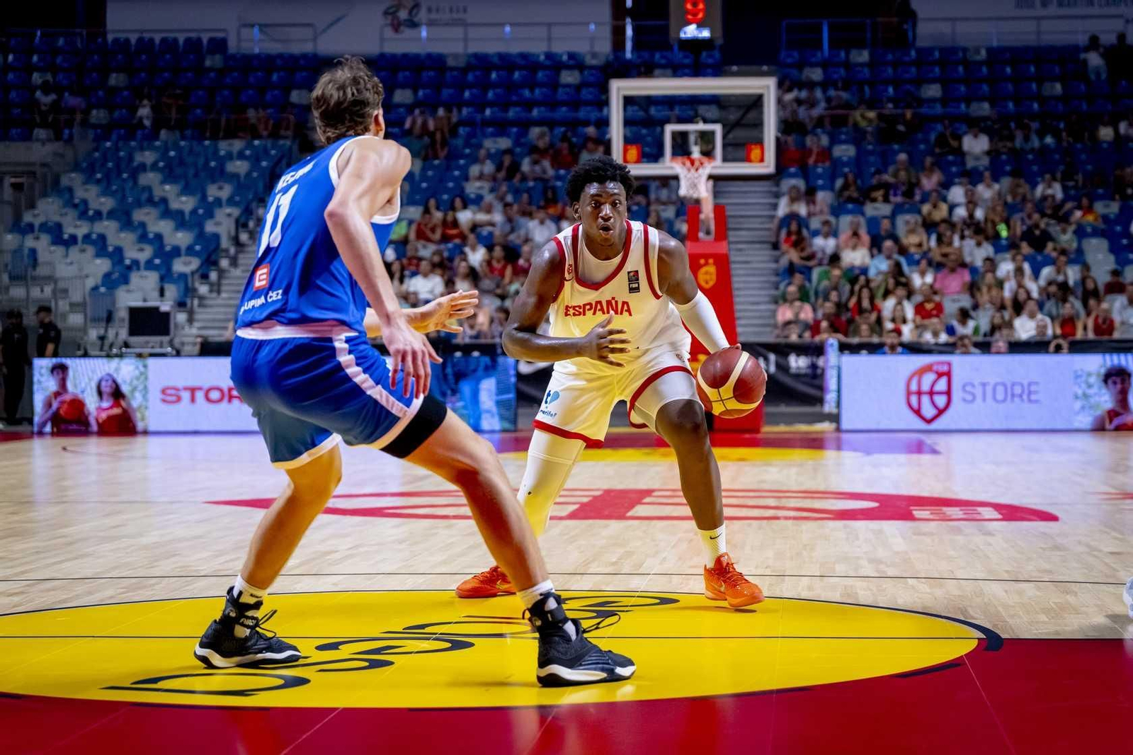 España B-República Checa, en fotos