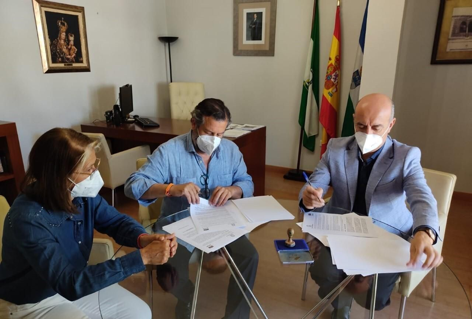 Firma del convenio. Firma del convenio.
