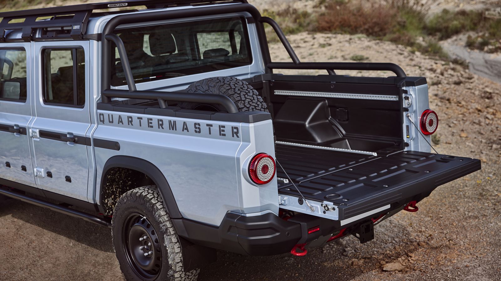 Una futura versión chasis-cabina eliminará la caja, en cuyo lugar podrán situarse diferentes transformaciones de carrocería, así como es posible que cuente con una cabina de menores dimensiones.