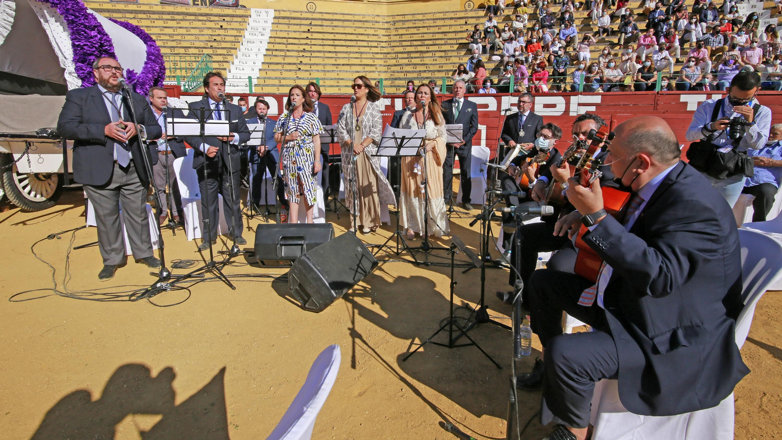 Imágenes de la Misa de Pentecostés en la Plaza de Toros de Jerez
