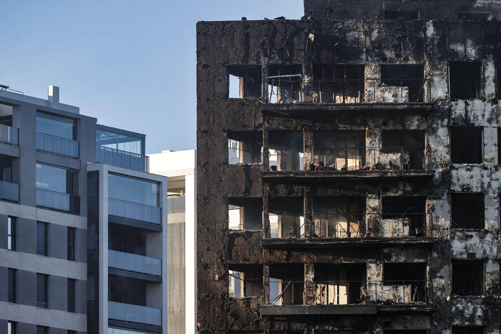 El aspecto desolador de los edificios incendiados El aspecto desolador de los edificios incendiados