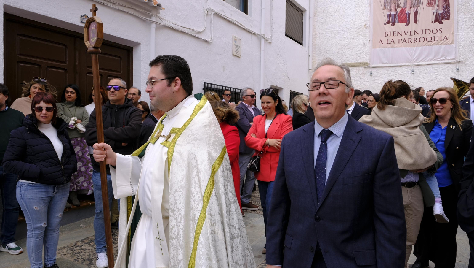 Imágenes de la procesión y paella solidaria en las Fiestas de Abla