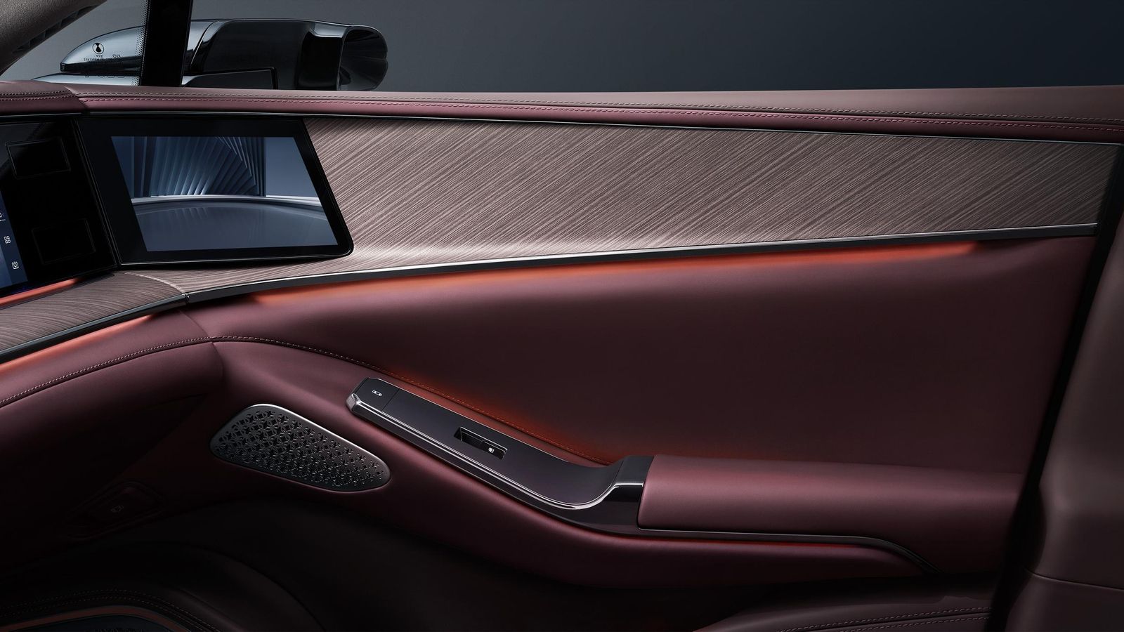 Entre el equipamiento de este eléctrico figuran elementos como los retrovisores digitales, con sus pantallas incorporadas en los paneles de las puertas delanteras.