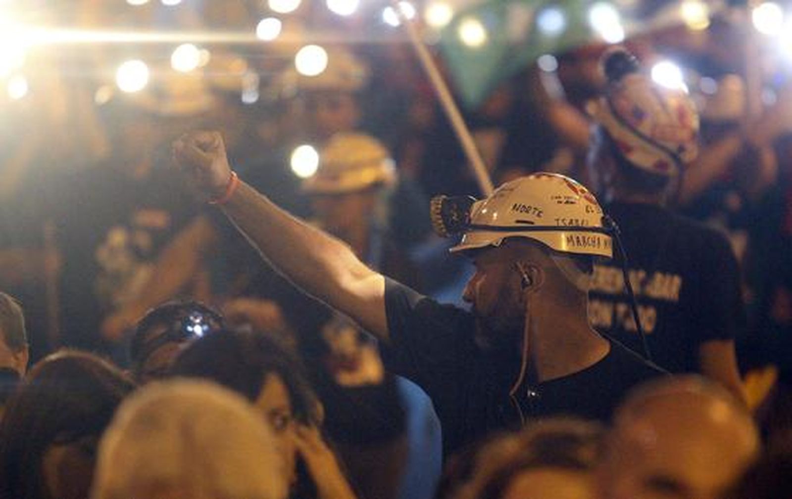 Los mineros llegan a Madrid tras una larga marcha protesta, de más de 400 kilómetros, por el cierre de la minería.

Foto: EFE