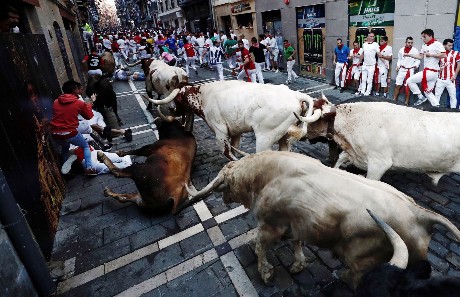 El quinto encierro de los Sanfermines, en imágenes