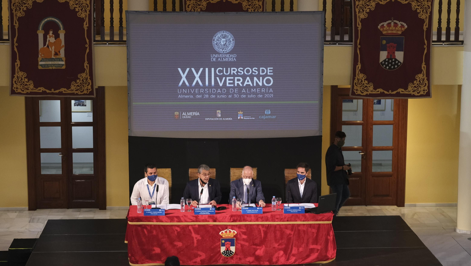 Fotogalería inicio XXII Cursos de Verano de la Universidad de Almería. Roquetas de Mar.