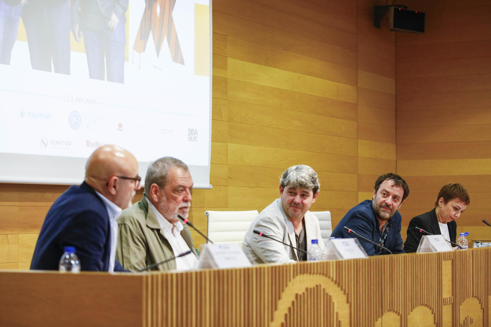 Carmen Mola presenta su libro "El clan" en la Casa de las mariposas de Almería, en imágenes