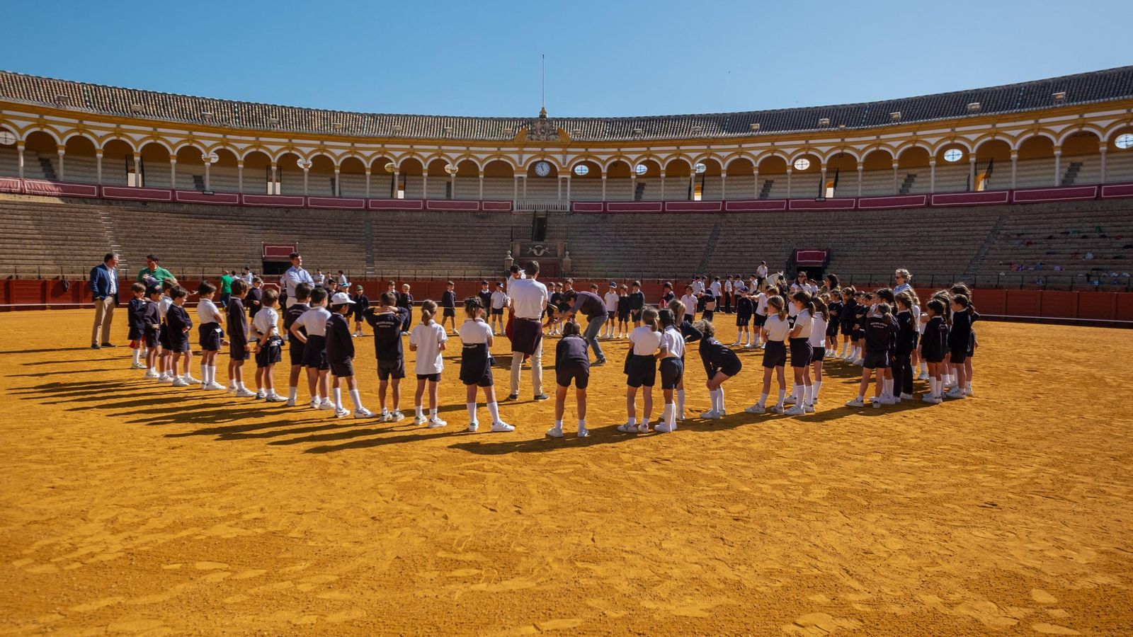Las lecciones de toreo de salón están dirigidas por el Club de Aficionados Prácticos que comanda Eduardo Dávila Miura.