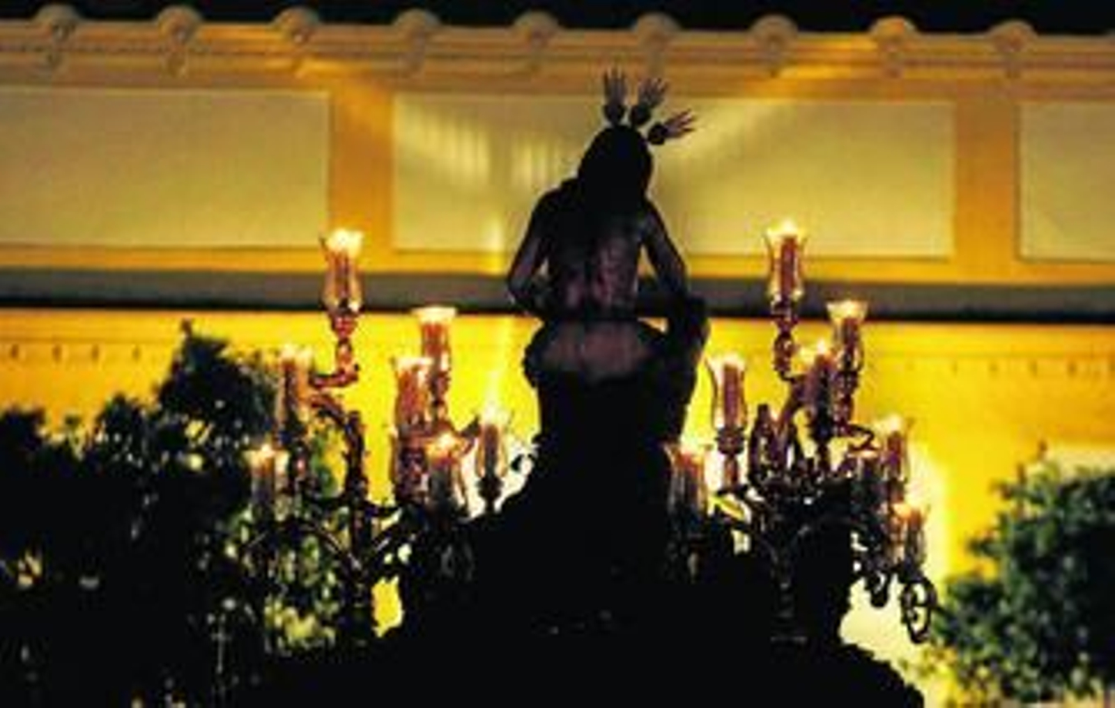 Imagen de la recogida en la iglesia de la Santísima Trinidad de la hermandad de Humildad y Paciencia durante el último Sábado de Pasión.