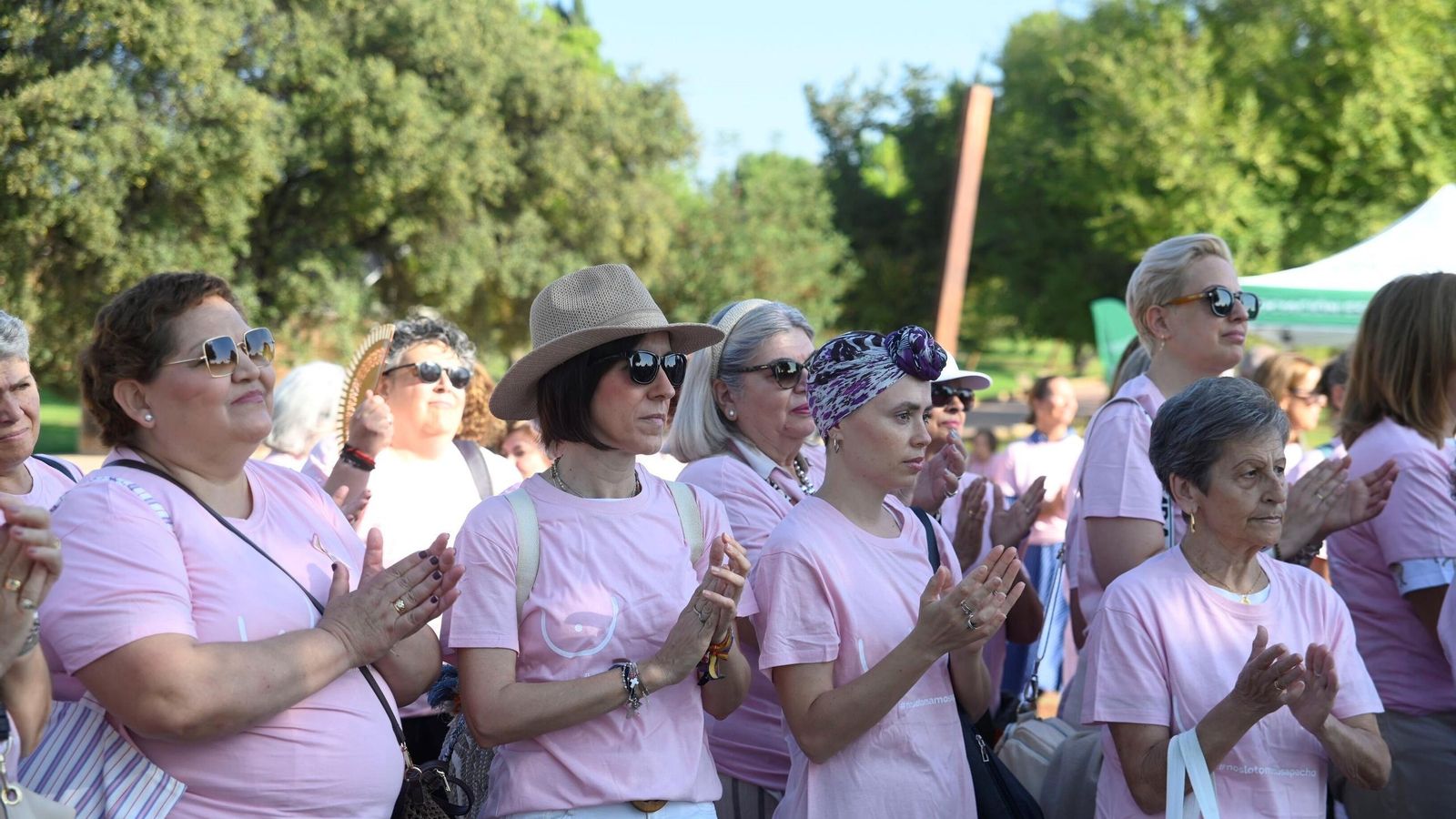 Mujeres participantes en la jornada de la AECC.