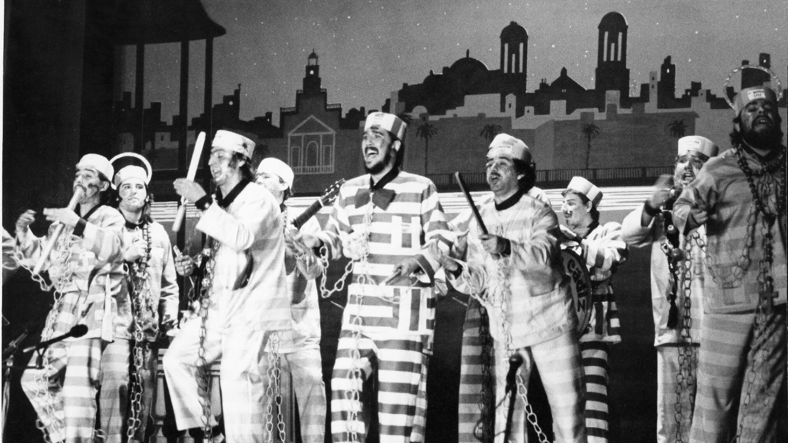 La chirigota 'Este año no salimos', de 1988.