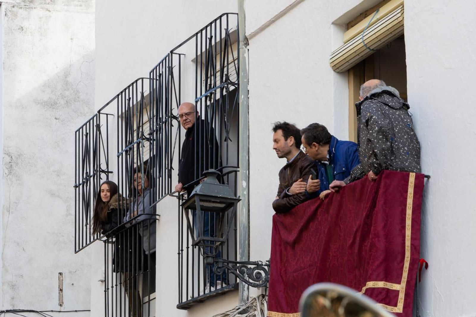 La temida lluvia impide el desarrollo normal de este Martes Santo