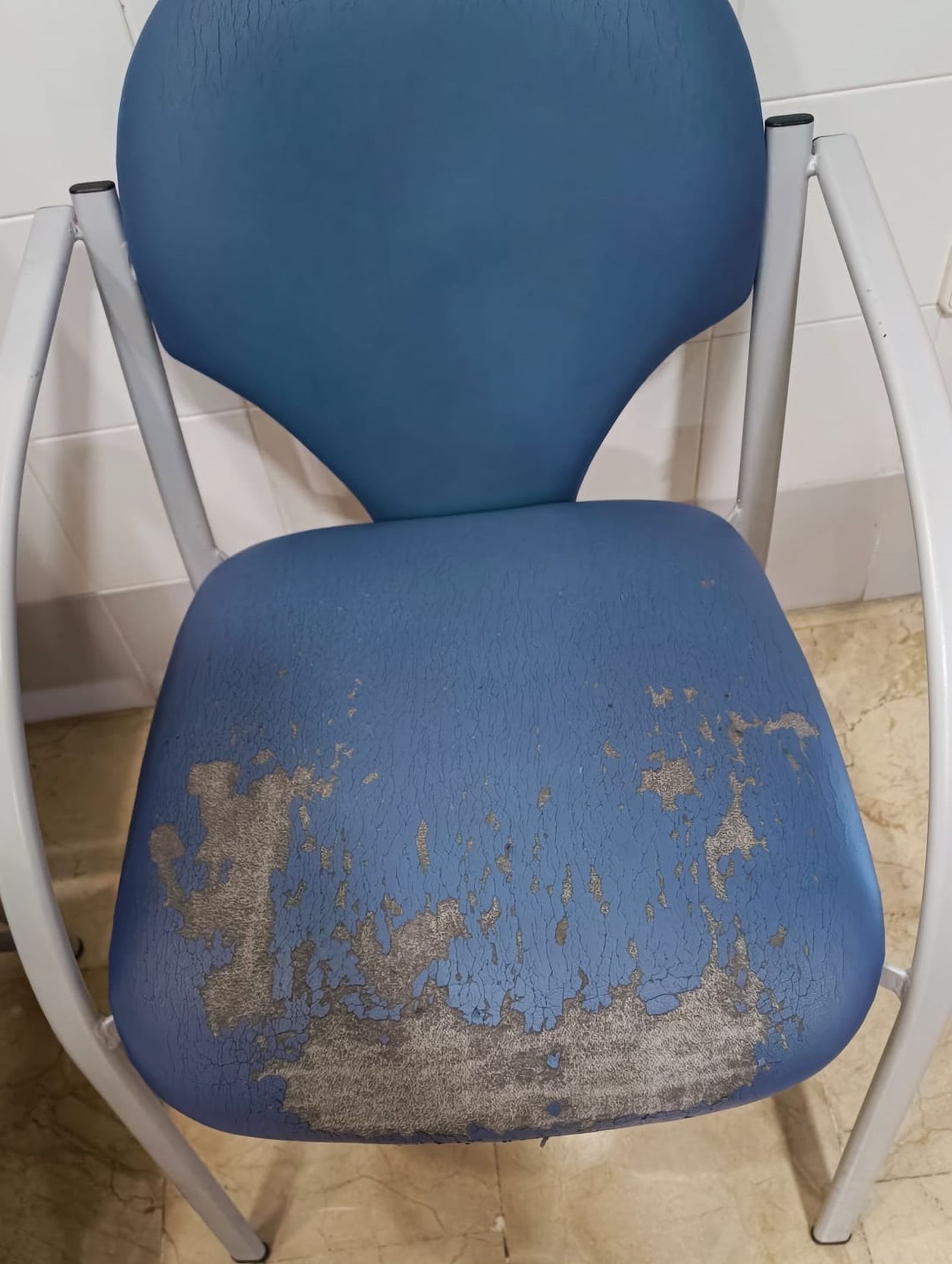 Las imágenes de los desperfectos y roturas denunciados en Urgencias de Huelva