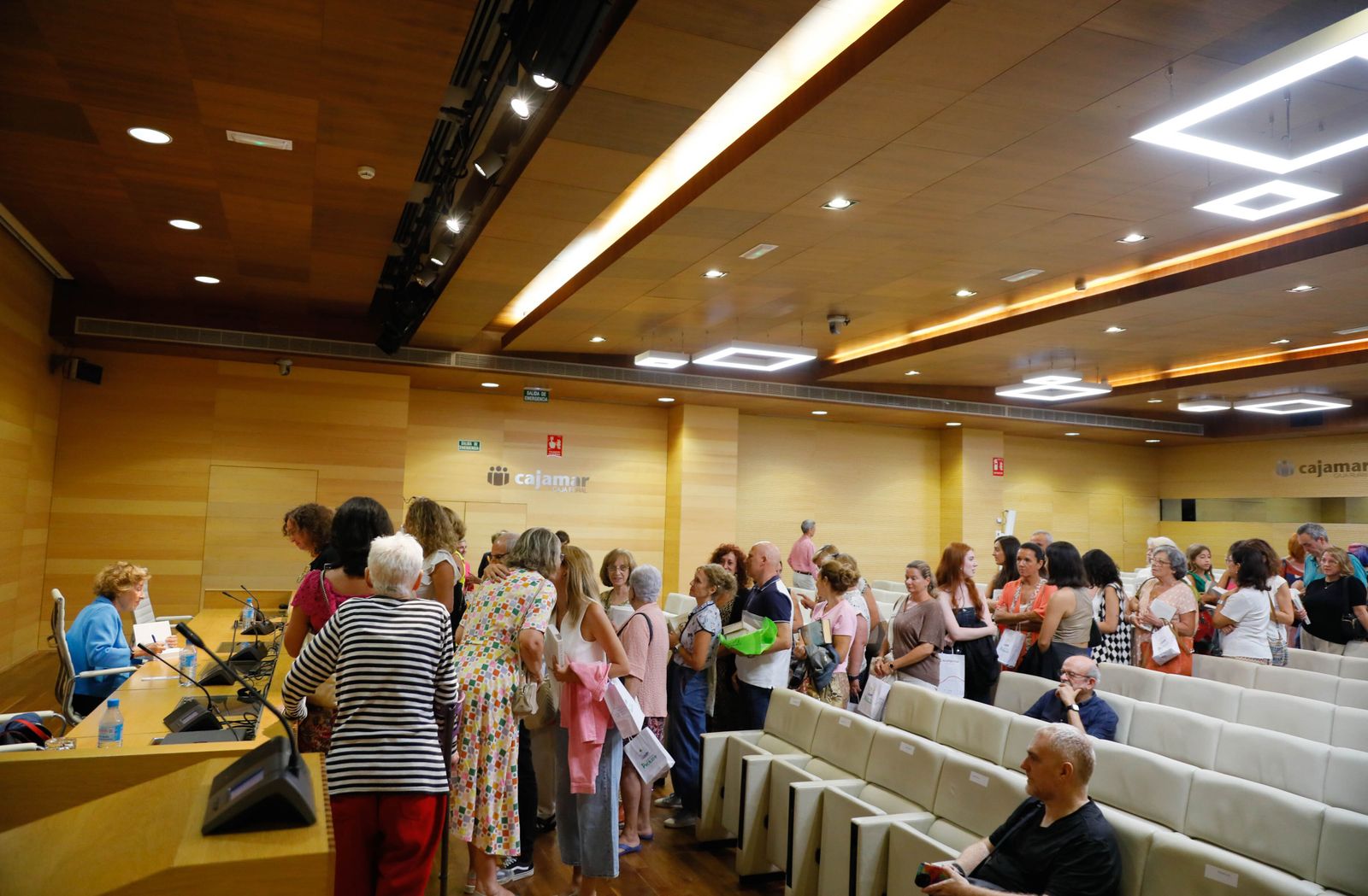 Imágenes de Diario de los Libros, con Julia Navarro