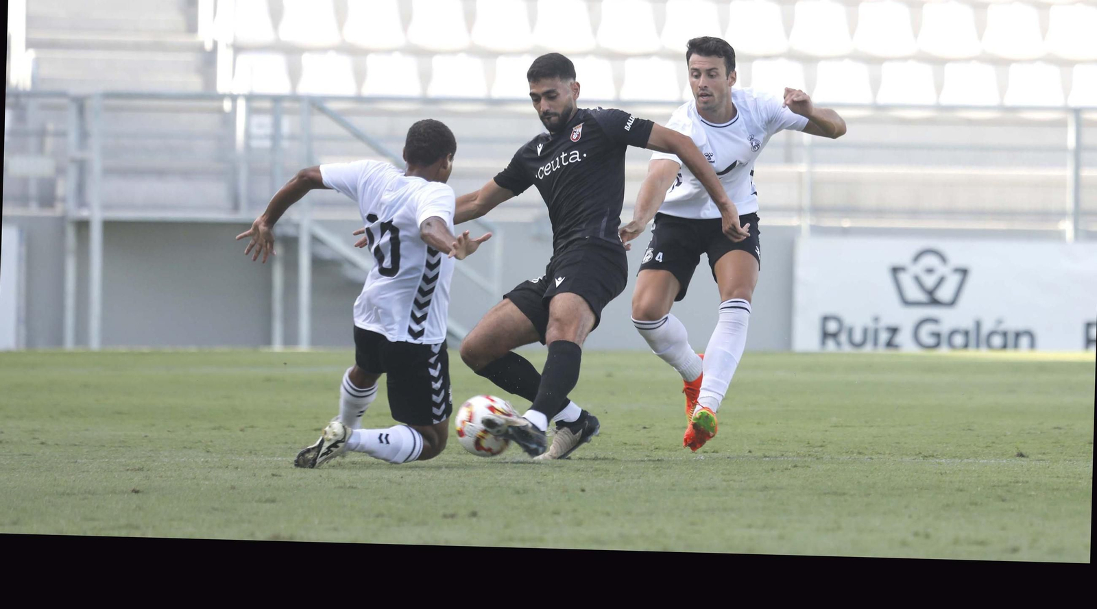 Las fotos del Balona-AD Ceuta de pretemporada en el Ciudad de La Línea (0-1)