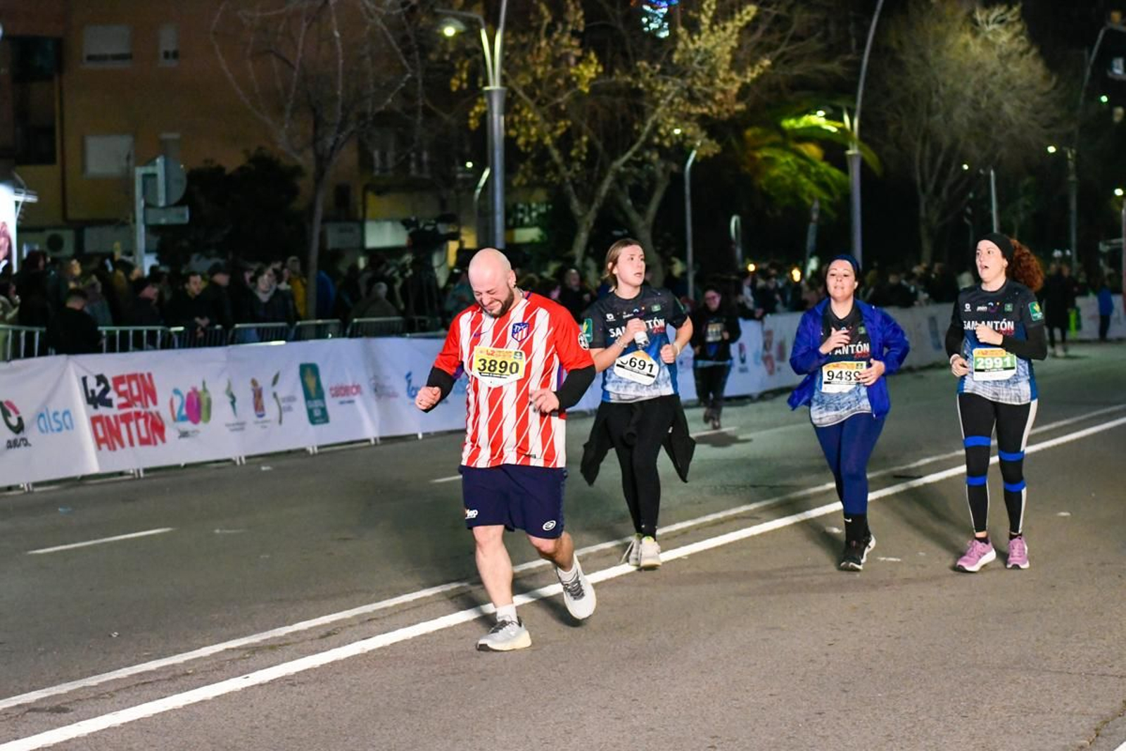 En imágenes: búscate en tu llegada a meta de la Carrera de San Antón 2025 (12)