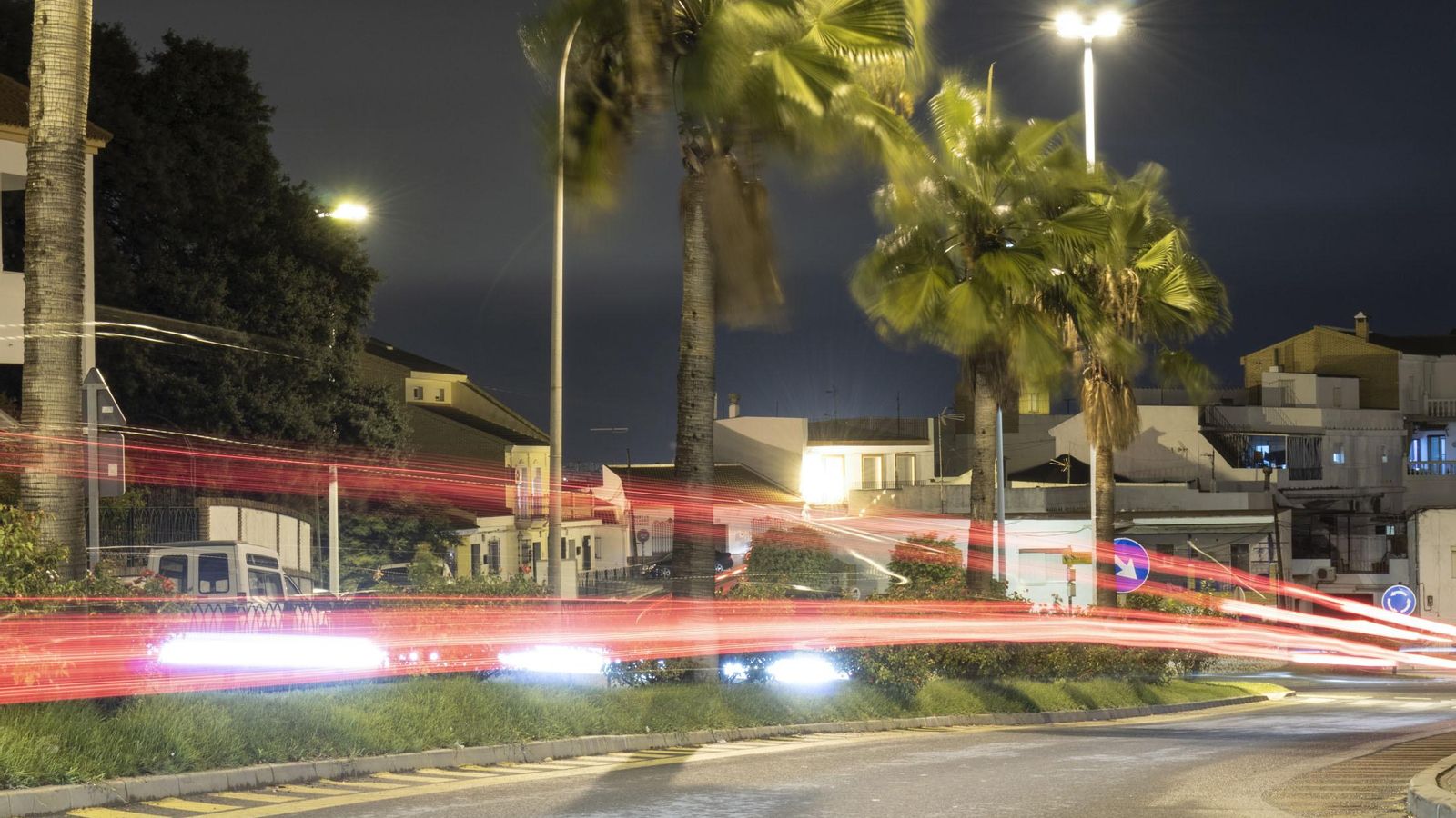 Las luces LED son menos eficientes que las bombillas de sodio.