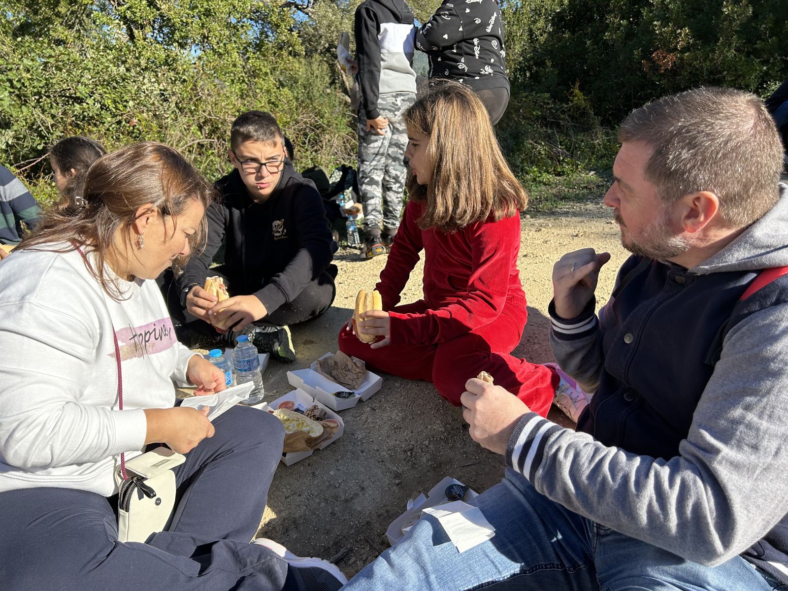 Jornada de reforestación en El Palancar por trabajadores de Acerinox, en imágenes
