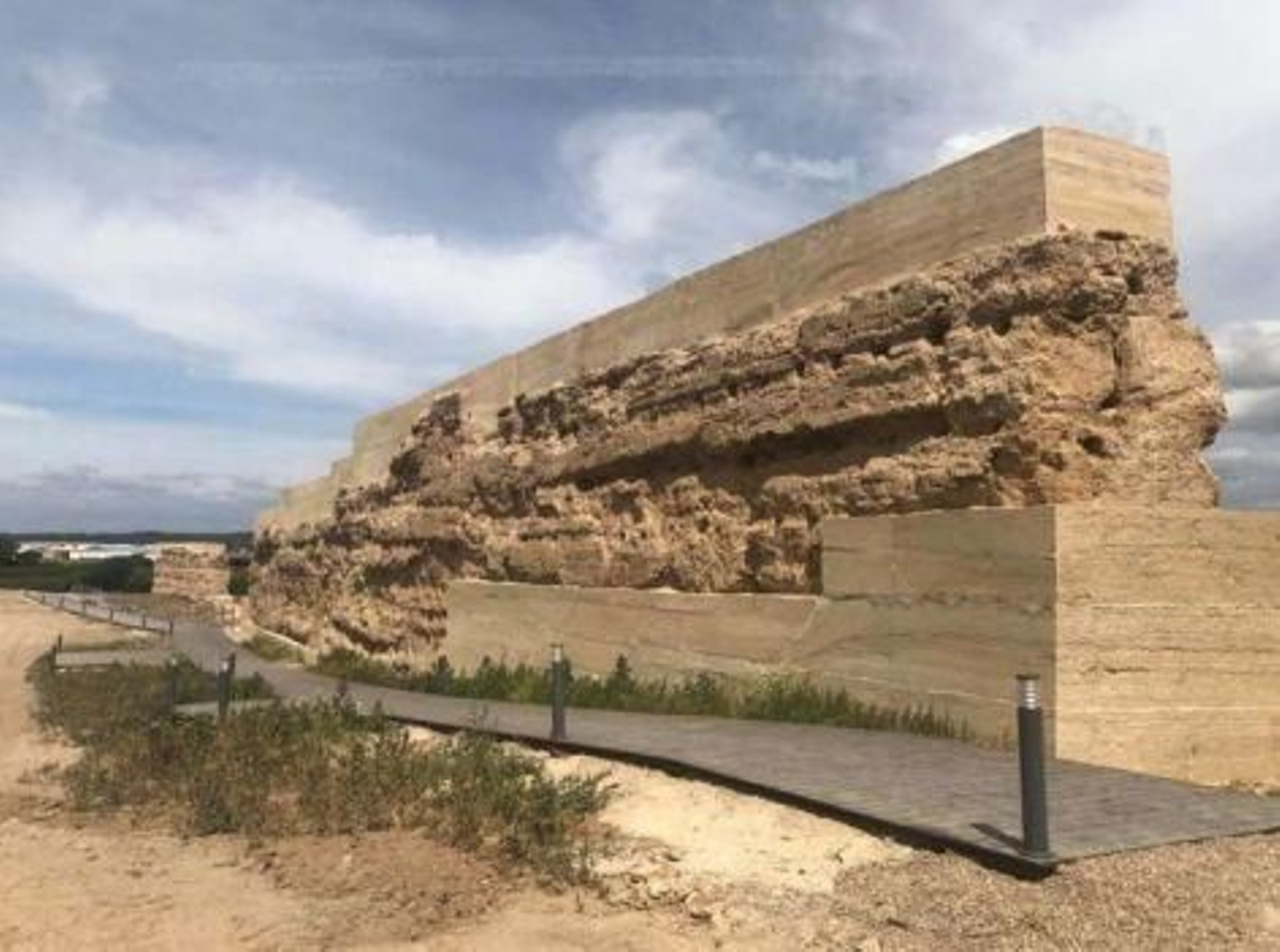 Estado del castillo de Lora del Río tras la restauración.