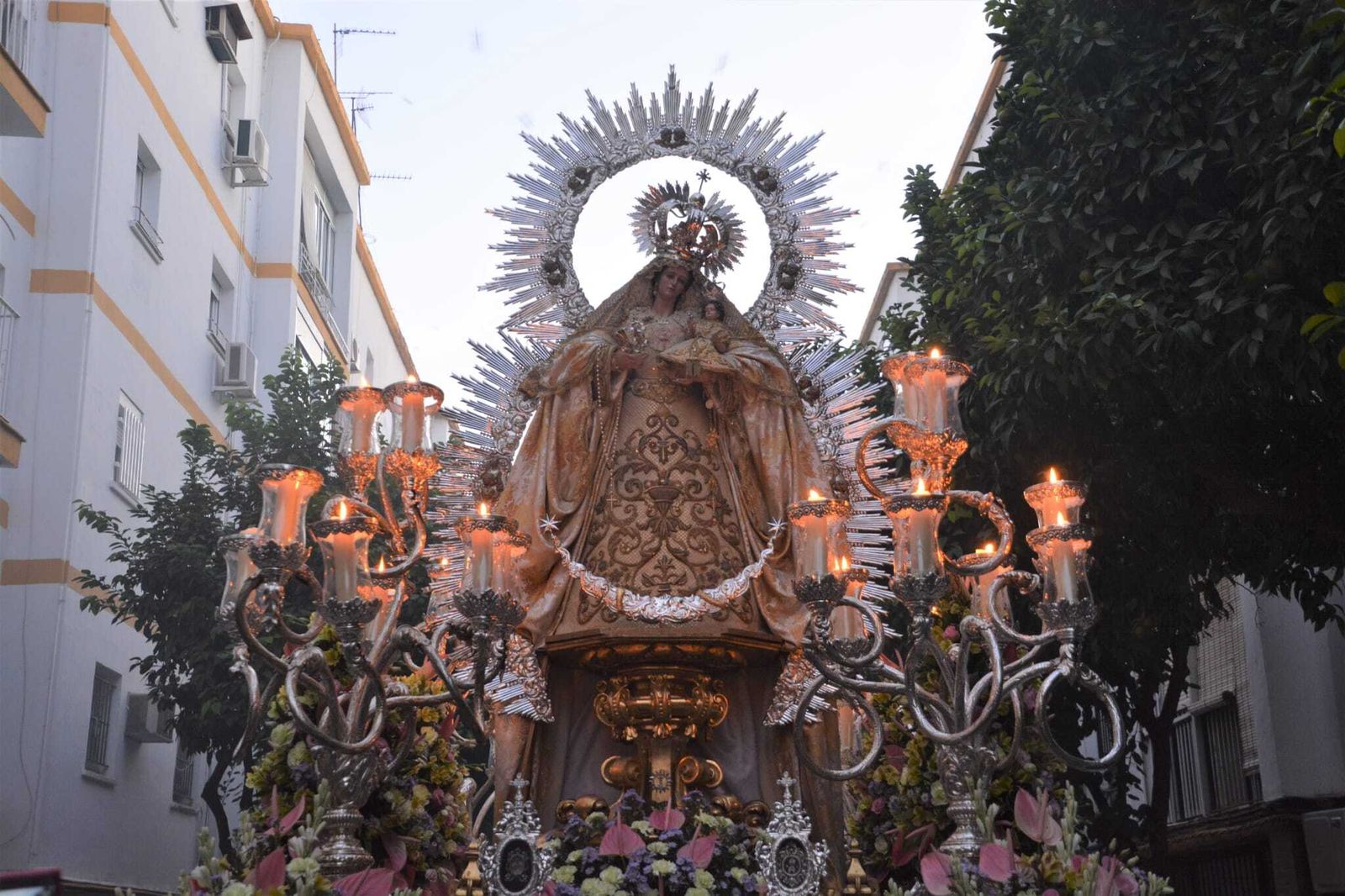 La Virgen de la Salud en su procesión de cada mes de octubre