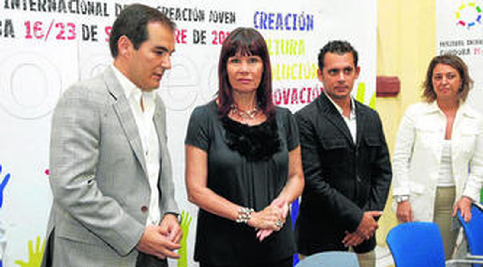 José Antonio Nieto, junto a la consejera de Igualdad, Micaela Navarro, ayer, en la presentación del festival Eutopía.
