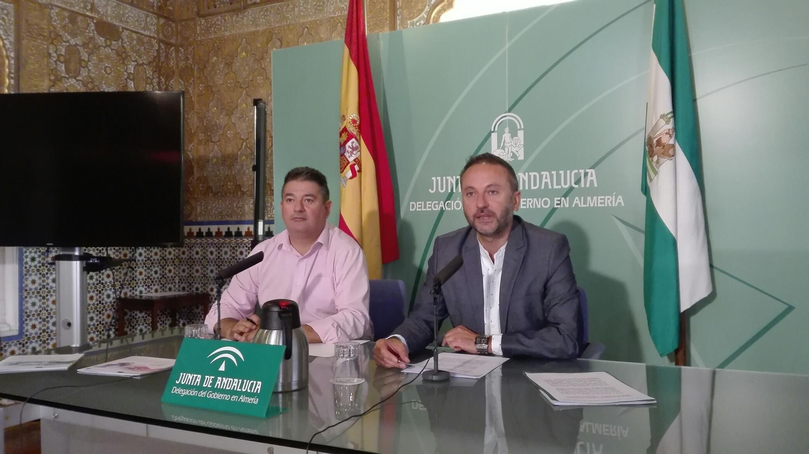 El gerente provincial de la Agencia IDEA, Francisco Giménez, y el delegado de Economía, Miguel Ángel Tortosa.