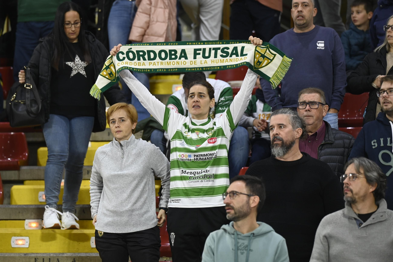Las mejores fotos del ambiente en Vista Alegre para el Córdoba Futsal - Osasuna Magna
