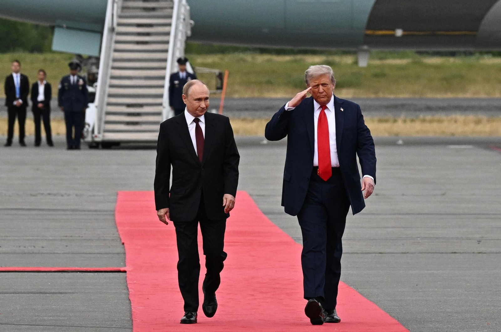 Las imágenes de la reunión de Trump con Putin en Alaska