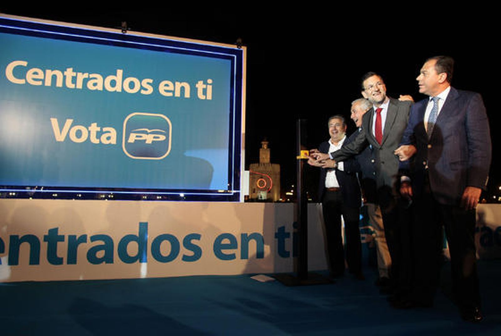 La calle Betis fue el lugar elegido por los populares para dar comienzo a la campaña.